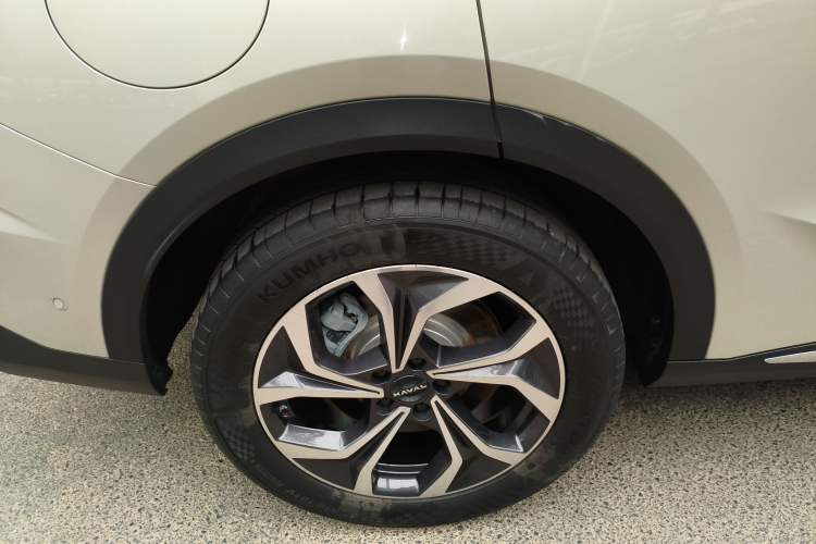 Used Haval Fierce Dragon Max 2023 1.5L Hi4 105 Four-Wheel Drive Smart Flagship Edition Right Rear Wheel Hub