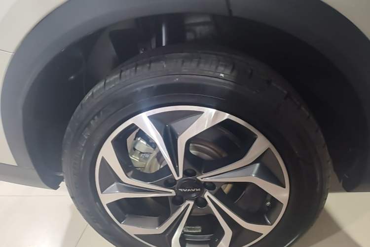 Used Haval Fierce Dragon Max 2023 1.5L Hi4 105 Four-Wheel Drive Smart Flagship Edition Right Rear Wheel Hub