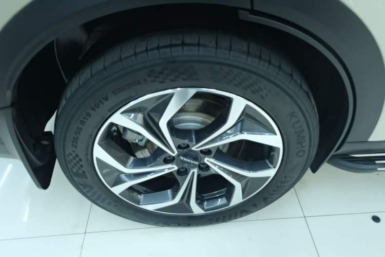 Used Haval Fierce Dragon Max 2023 1.5L Hi4 105 Four-Wheel Drive Navigation Edition Right Rear Wheel Hub