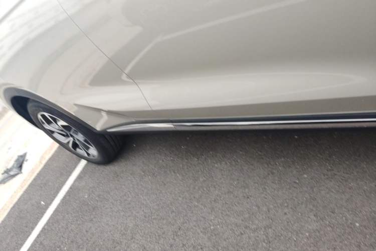 Used Haval Fierce Dragon Max 2023 1.5L Hi4 105 Four-Wheel Drive Smart Flagship Edition Right Side Sill