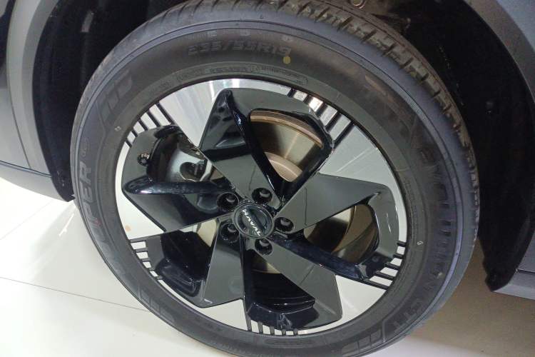 Used Haval Fierce Dragon Max 2025 Hi4 110 Plus Smart Drive Edition Left Front Wheel Hub