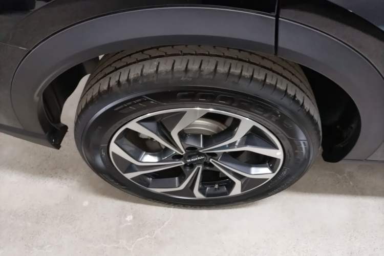 Used Haval Fierce Dragon Max 2025 Hi4 165 Ultra Smart Drive Edition Right Rear Wheel Hub