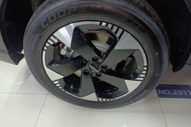 Used Haval Fierce Dragon Max 2025 Hi4 110 Plus Smart Drive Edition Right Rear Wheel Hub
