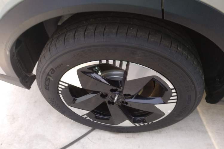 Used Haval Fierce Dragon Max 2025 Hi4 110 Plus Smart Drive Edition Right Rear Wheel Hub