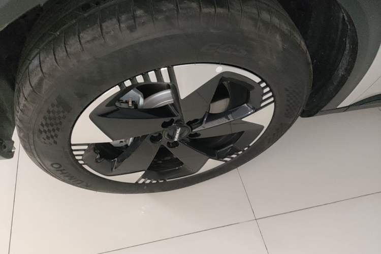 Used Haval Fierce Dragon Max 2025 Hi4 165 Ultra Smart Drive Edition Left Front Wheel Hub