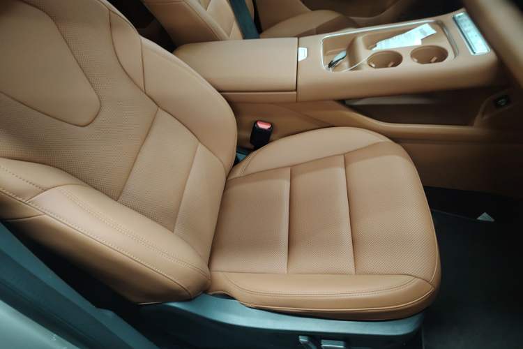 Used Haval Fierce Dragon Max 2025 Hi4 165 Ultra Smart Drive Edition Right Front Seat