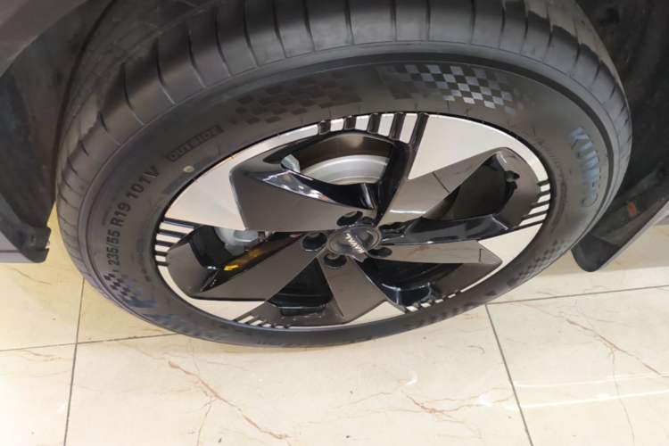 Used Haval Fierce Dragon Max 2025 Hi4 110 Plus Smart Drive Edition Left Front Wheel Hub