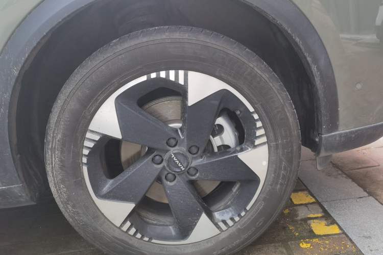 Used Haval Fierce Dragon Max 2025 Hi4 110 Plus Smart Drive Edition Right Front Wheel Hub