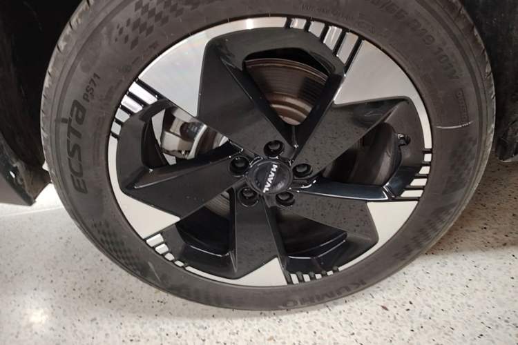 Used Haval Fierce Dragon Max 2025 Hi4 165 Ultra Smart Drive Edition Right Rear Wheel Hub