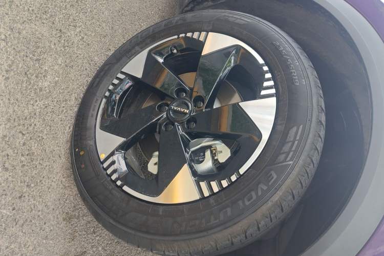 Used Haval Fierce Dragon Max 2025 Hi4 165 Ultra Smart Drive Edition Right Front Wheel Hub