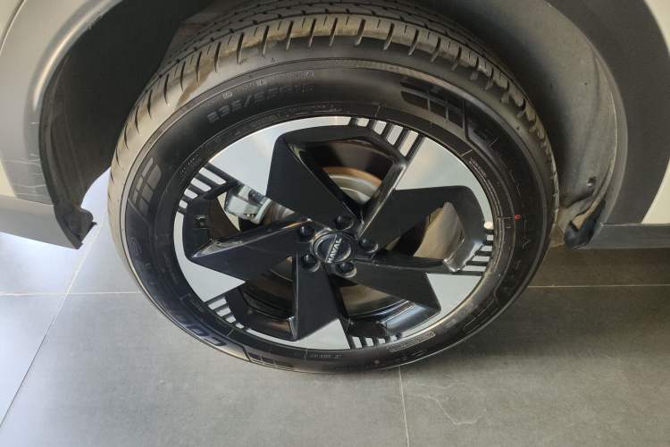 Used Haval Fierce Dragon Max 2025 Hi4 165 Ultra Smart Drive Edition Right Rear Wheel Hub