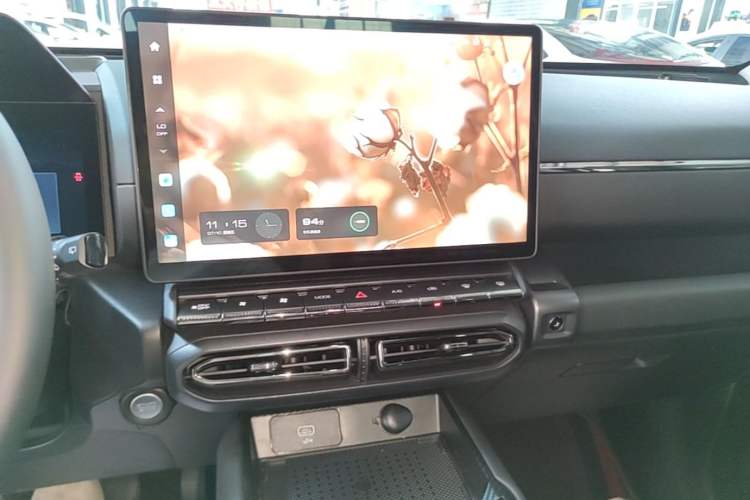 Used Haval H Dog 2023 2.0T All-Wheel-Drive Chaoye Plus Audio And AC Panel