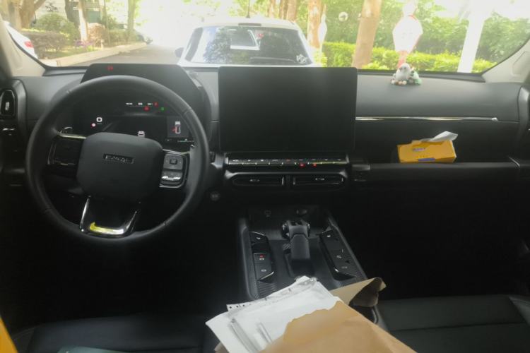 Used Haval H Dog 2023 2.0T Two-Wheel Drive Chaoye Version Plus Center Console