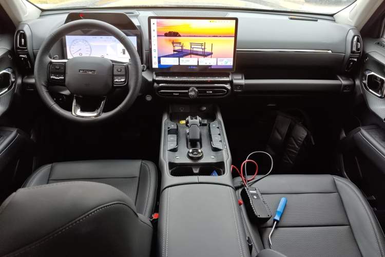 Used Haval H Dog 2023 2.0T Two-Wheel Drive Chaoye Version Plus Center Console