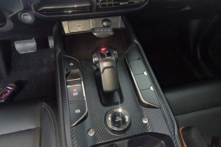 Used Haval H Dog 2023 2.0T Two-Wheel Drive Trendy Outdoor Edition Gear Lever