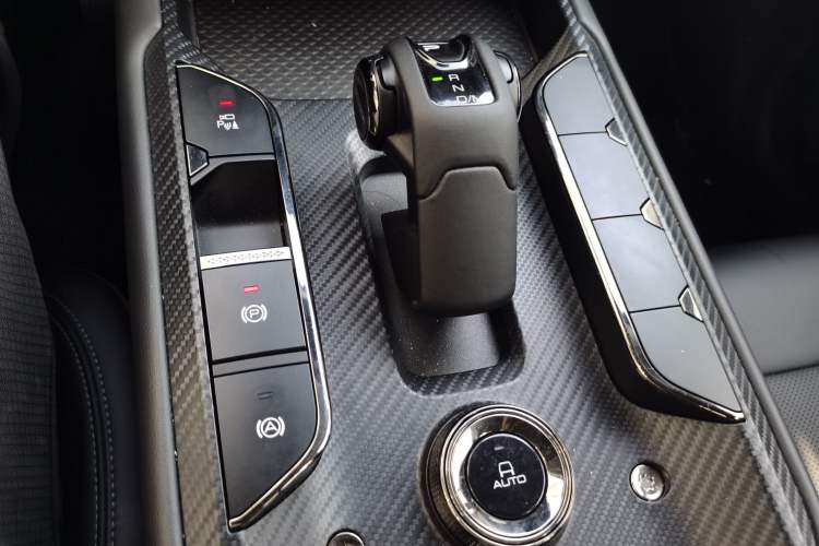 Used Haval H Dog 2023 2.0T Two-Wheel Drive Trendy Outdoor Edition Gear Lever