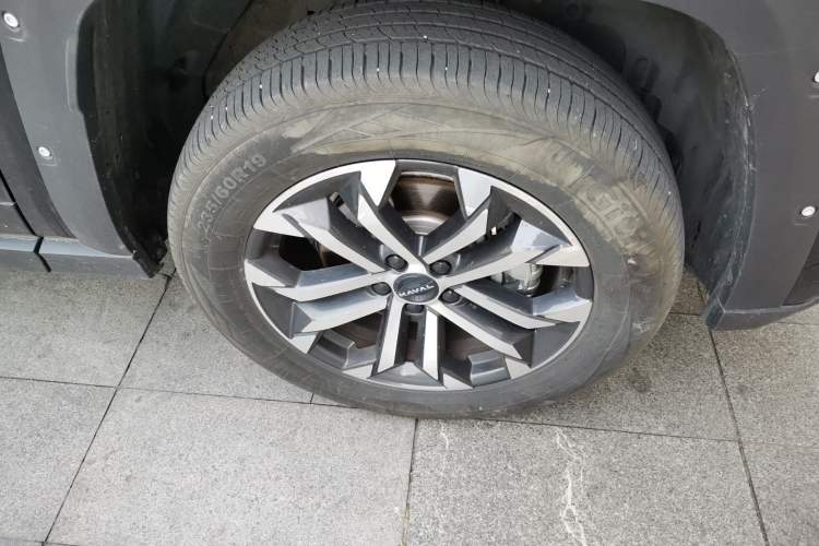 Used Haval H Dog 2023 2.0T Two-Wheel Drive Trendy Outdoor Edition Right Front Wheel Hub