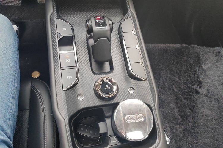 Used Haval H Dog 2023 2.0T Two-Wheel Drive Trendy Outdoor Edition Gear Lever