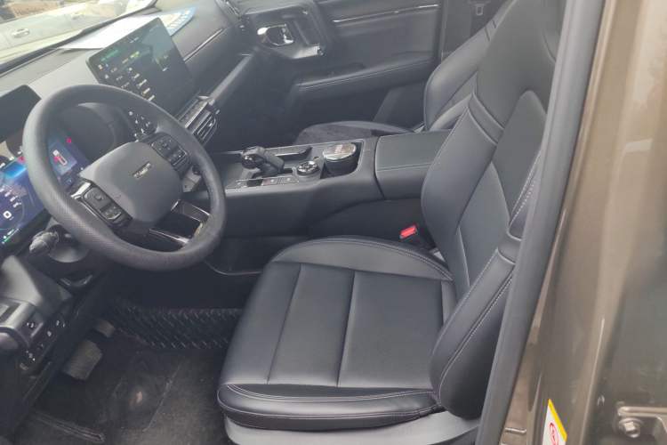 Used Haval H Dog 2023 2.0T Two-Wheel Drive Trendy Outdoor Edition Left Front Seat
