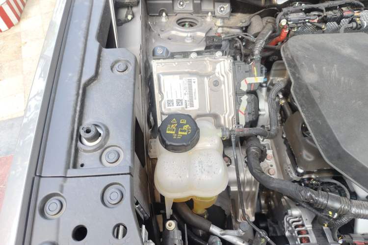 Used Haval H Dog 2023 2.0T Two-Wheel Drive Trendy Outdoor Edition Engine Bay Right