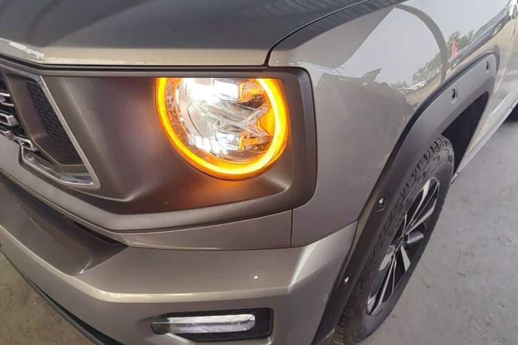 Used Haval H Dog 2023 2.0T All-Wheel-Drive Chaoye Plus Left Front Headlight