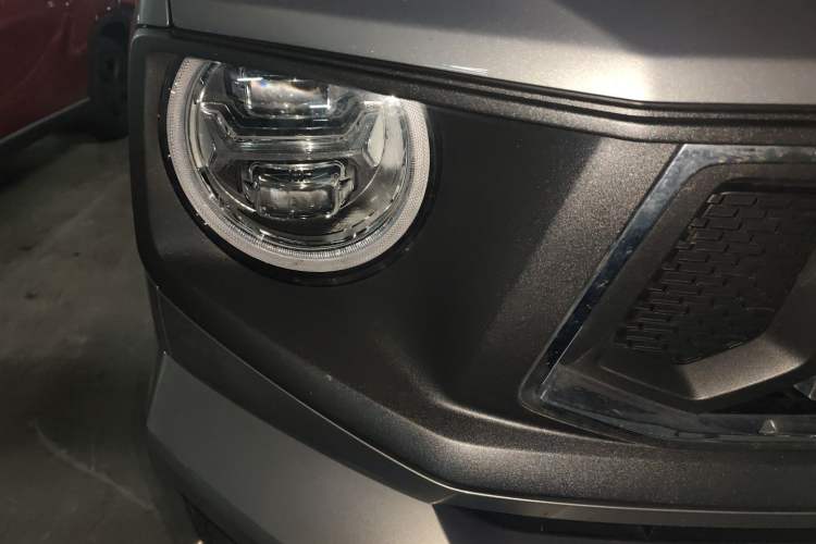 Used Haval H Dog 2023 2.0T Two-Wheel Drive Trendy Outdoor Edition Right Front Headlight