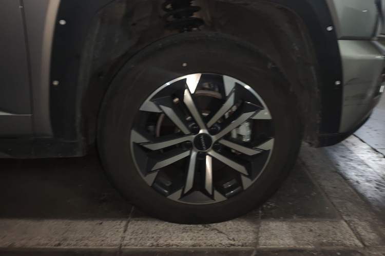 Used Haval H Dog 2023 2.0T Two-Wheel Drive Trendy Outdoor Edition Right Front Wheel Hub