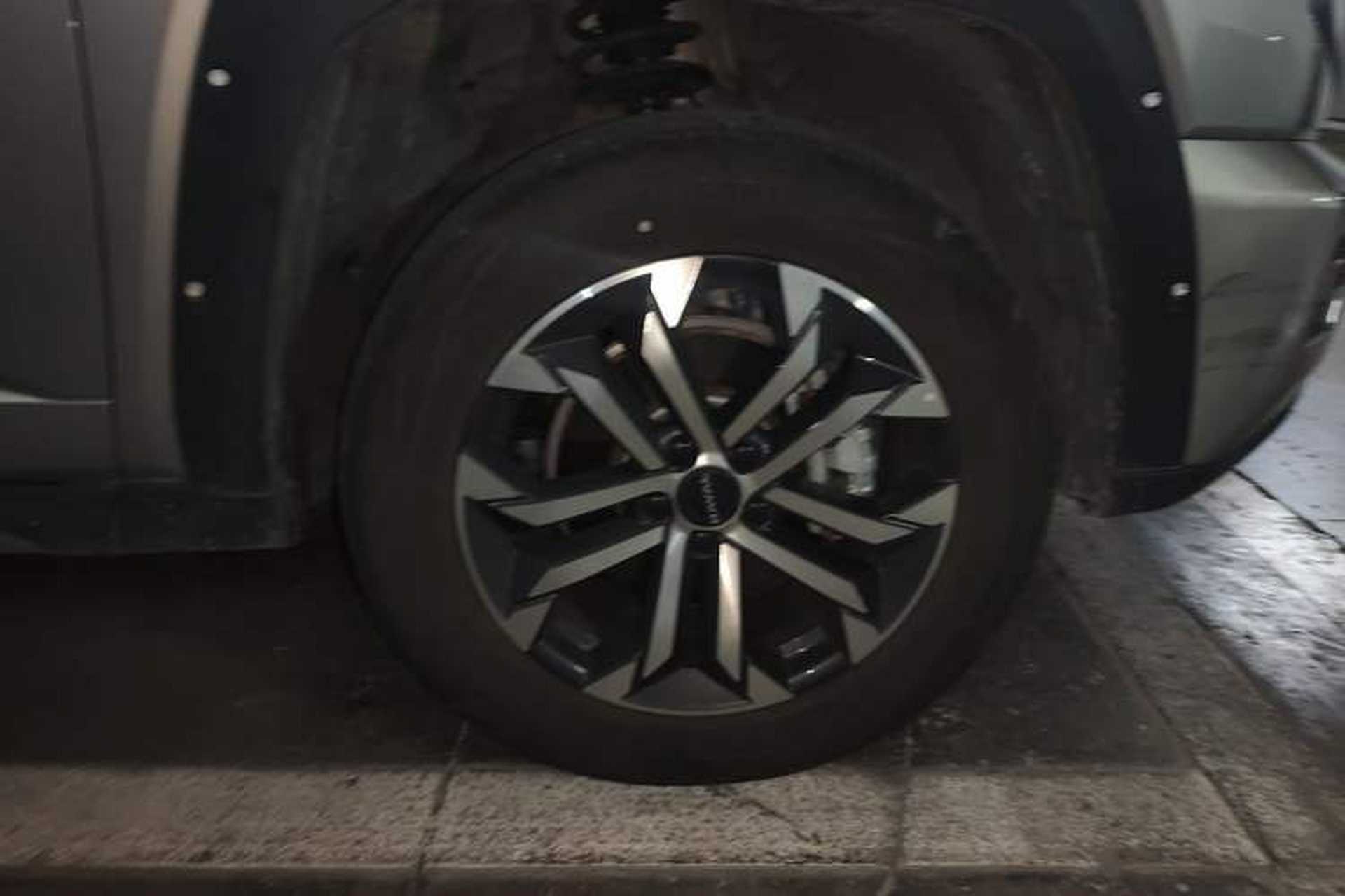Used Haval H Dog 2023 2.0T Two-Wheel Drive Trendy Outdoor Edition Right Front Wheel Hub