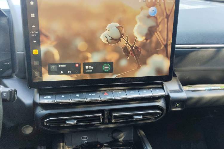 Used Haval H Dog 2023 2.0T Two-Wheel Drive Trendy Outdoor Edition Audio And AC Panel