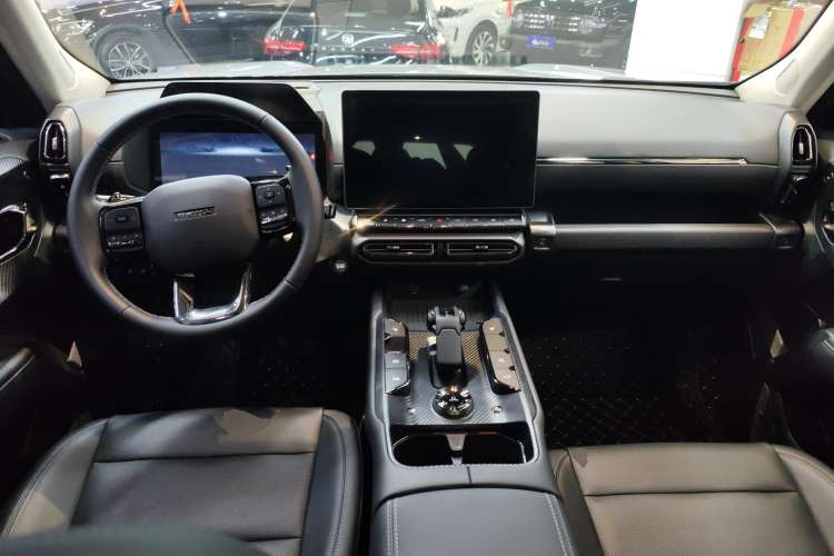 Used Haval H Dog 2023 1.5T Two-Wheel Drive Chao Ye Version Plus Center Console