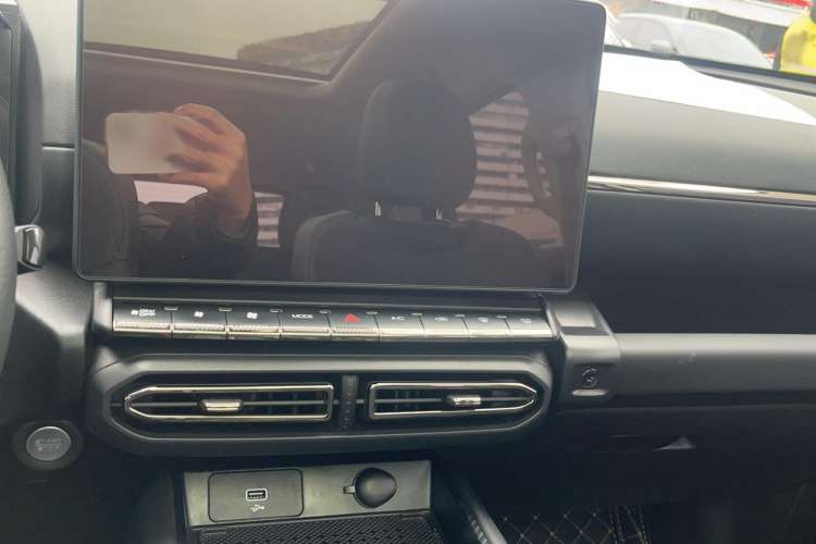 Used Haval H Dog 2023 2.0T All-Wheel-Drive Chaoye Plus Audio And AC Panel