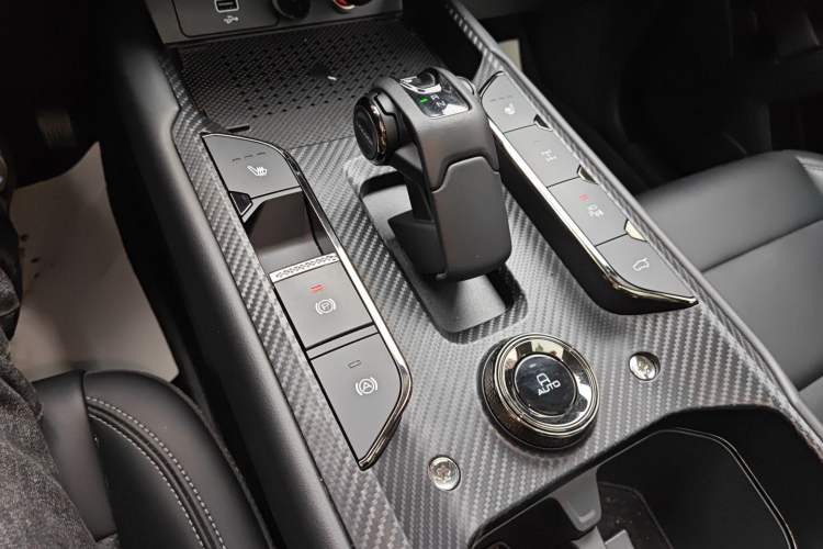 Used Haval H Dog 2023 2.0T All-Wheel-Drive Chaoye Plus Gear Lever