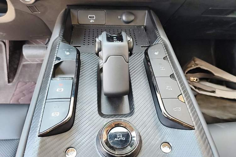 Used Haval H Dog 2023 2.0T All-Wheel-Drive Chaoye Plus Gear Lever