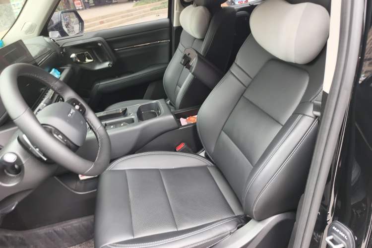 Used Haval H Dog 2026 Model 2.0T All-Wheel-Drive Trendy Wilderness Edition Left Front Seat