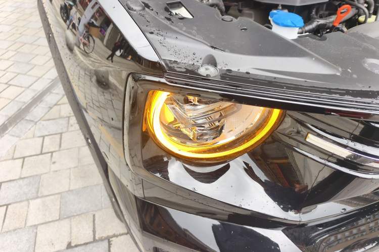 Used Haval H Dog 2026 Model 2.0T All-Wheel-Drive Trendy Wilderness Edition Right Front Headlight