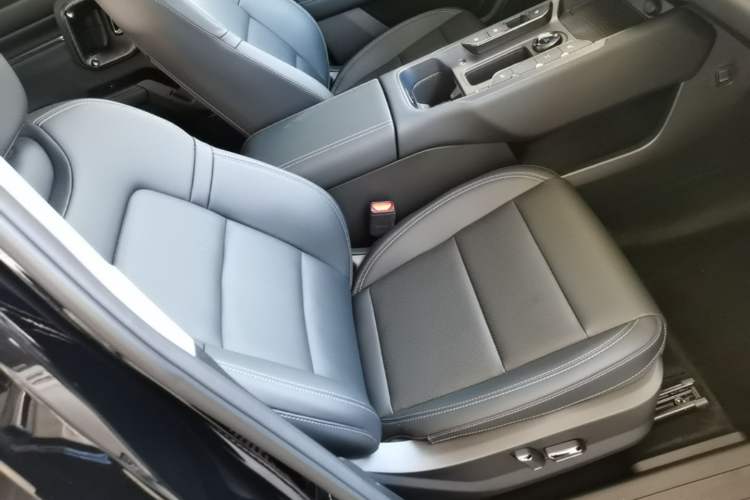 Used Haval H Dog 2026 Model 2.0T All-Wheel-Drive Trendy Wilderness Edition Right Front Seat