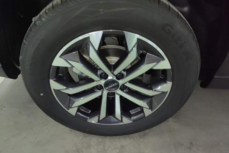 Used Haval H Dog 2026 Model 2.0T Trendy Wilderness Edition Right Rear Wheel Hub