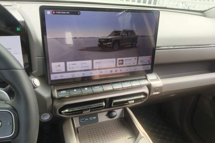 Used Haval H Dog 2026 Model 2.0T All-Wheel-Drive Trendy Wilderness Edition Audio And AC Panel