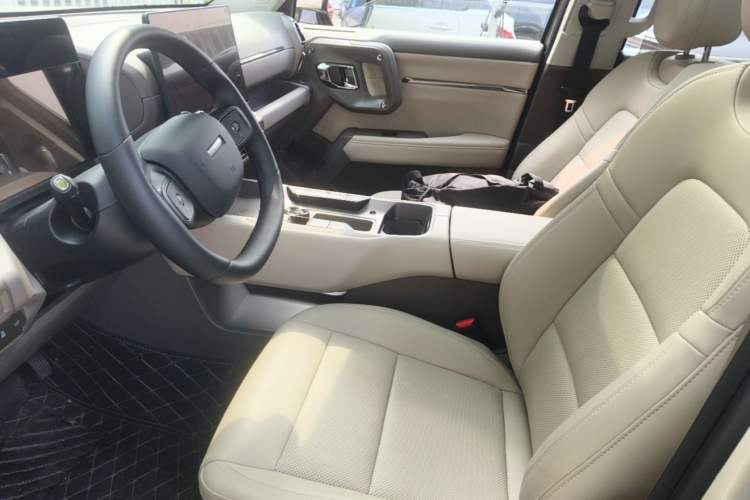 Used Haval H Dog 2026 Model 2.0T All-Wheel-Drive Trendy Wilderness Edition Left Front Seat