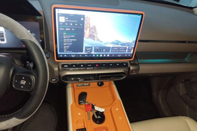 Used Haval H Dog 2026 Model 2.0T All-Wheel-Drive Trendy Wilderness Edition Audio And AC Panel