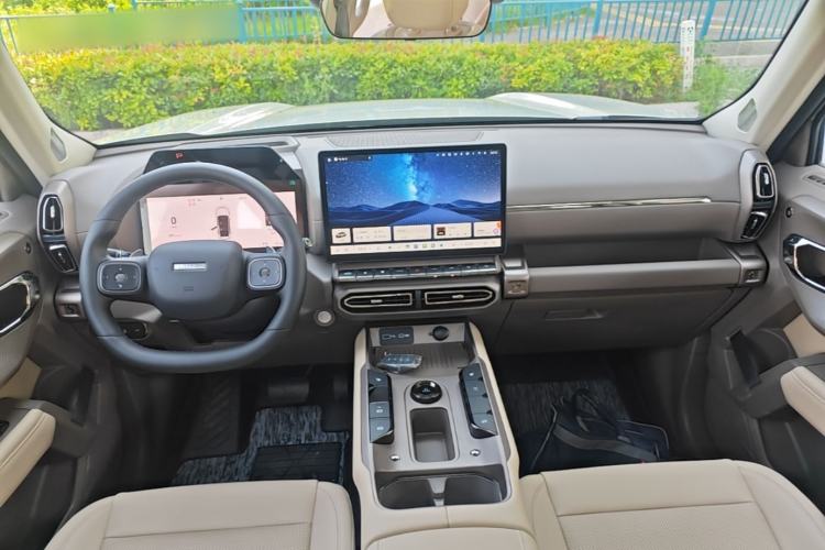 Used Haval H Dog 2026 Model 2.0T All-Wheel-Drive Trendy Wilderness Edition Center Console