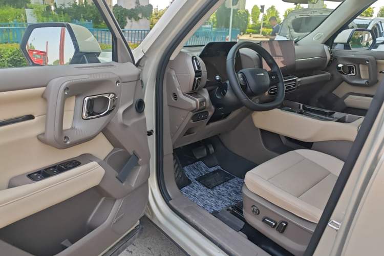 Used Haval H Dog 2026 Model 2.0T All-Wheel-Drive Trendy Wilderness Edition Driver Seat