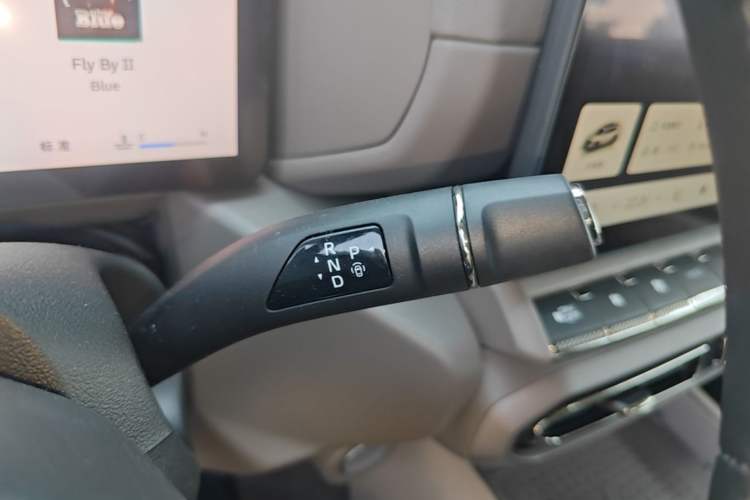 Used Haval H Dog 2026 Model 2.0T All-Wheel-Drive Trendy Wilderness Edition Gear Lever
