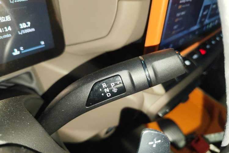 Used Haval H Dog 2026 Model 2.0T All-Wheel-Drive Trendy Wilderness Edition Gear Lever