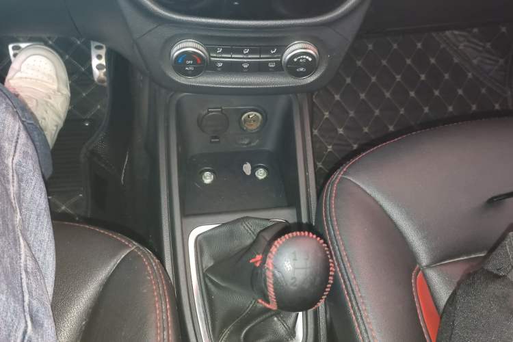 Used Haval H1 2015 1.5L Manual Luxury Model Gear Lever