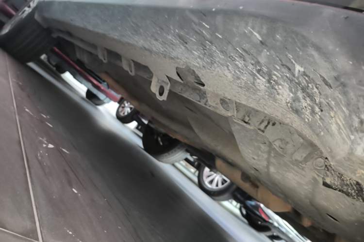Used Haval H1 2015 1.5L Manual Luxury Model Right Side Sill