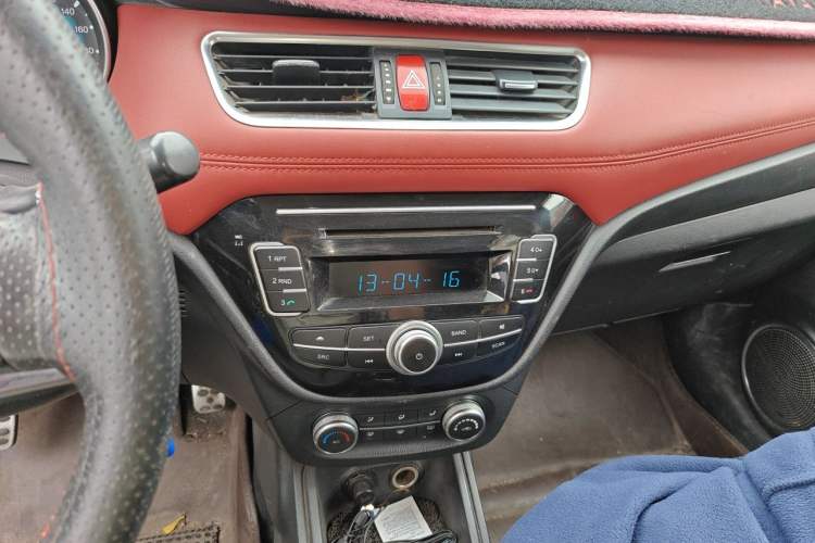 Used Haval H1 2015 1.5L Manual Urban Model Audio And AC Panel