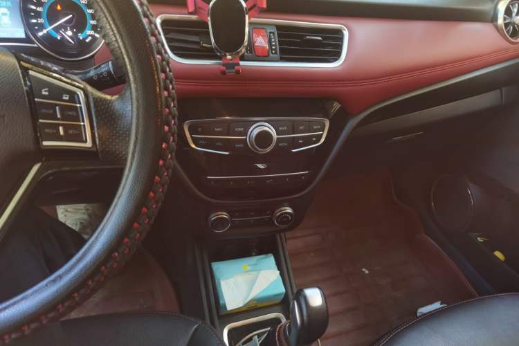 Used Haval H1 2015 1.5L AMT Luxury Model Audio And AC Panel