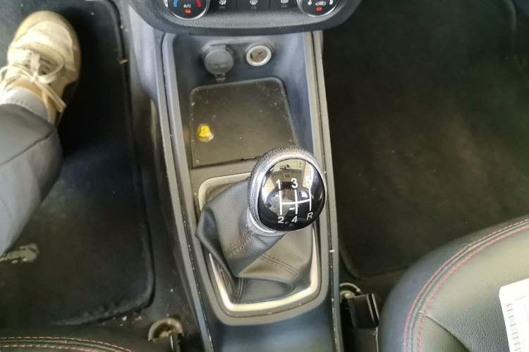 Used Haval H1 2015 1.5L Manual Luxury Model Gear Lever