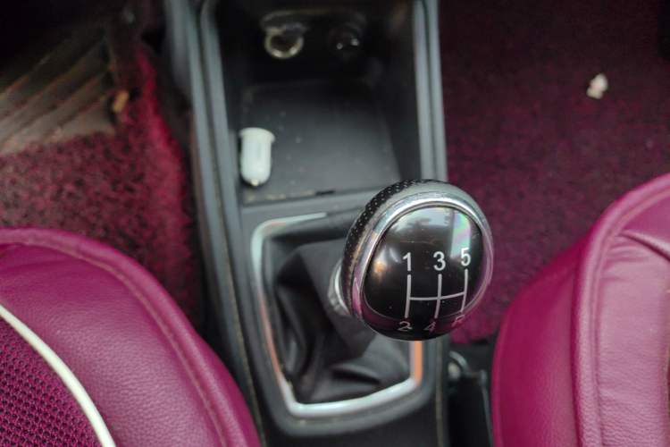 Used Haval H1 2015 1.5L Manual Luxury Model Gear Lever